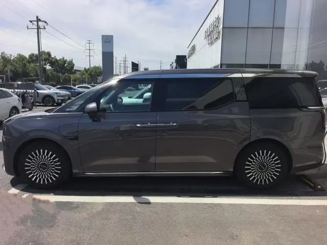 【AIC-MAY01】ZEEKR 009 2024 7-Seat Aisle Edition AWD 108 kWh | Chinese Used Car Exporter