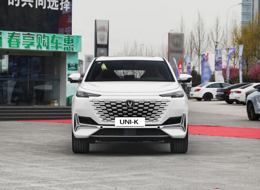 Changan Automobile Uni-K SUV de taille moyenne 2.0t 233 Poignée de porte cachée à induction Horsepower