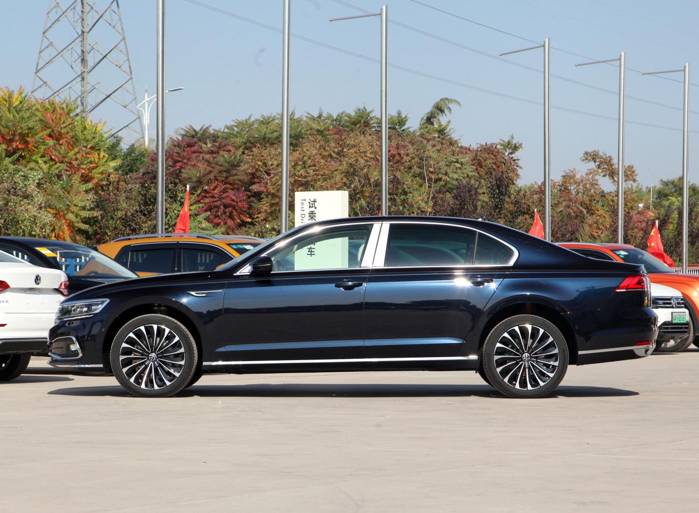 SAIC Volkswagen PHIDEON 2.0T 380T Executive Office Car -  - 3