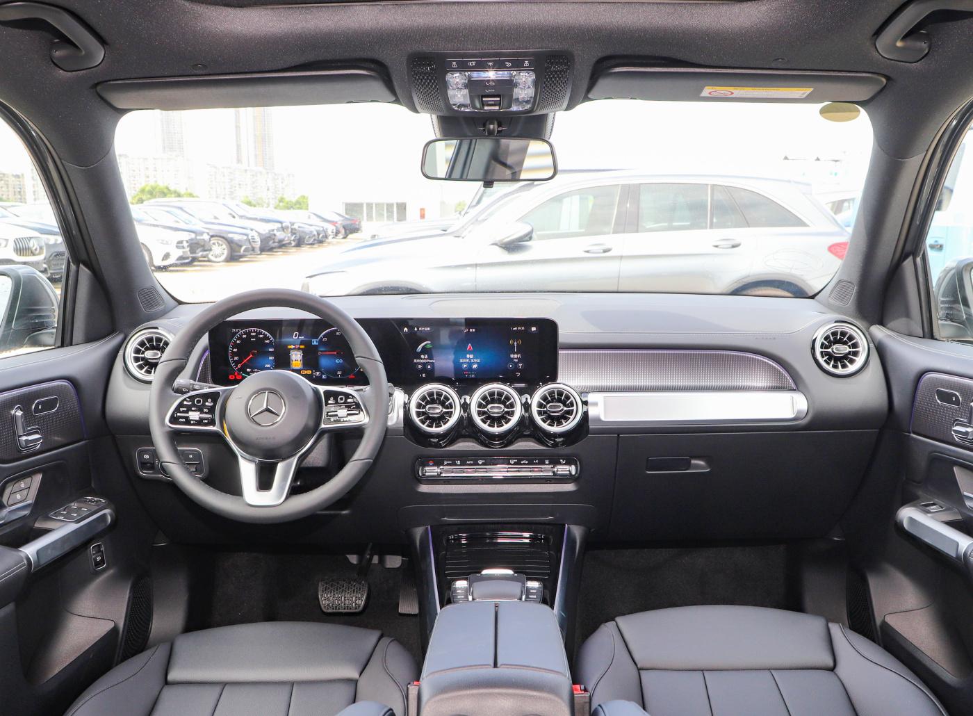 Mercedes-Benz EQB 260 Interior