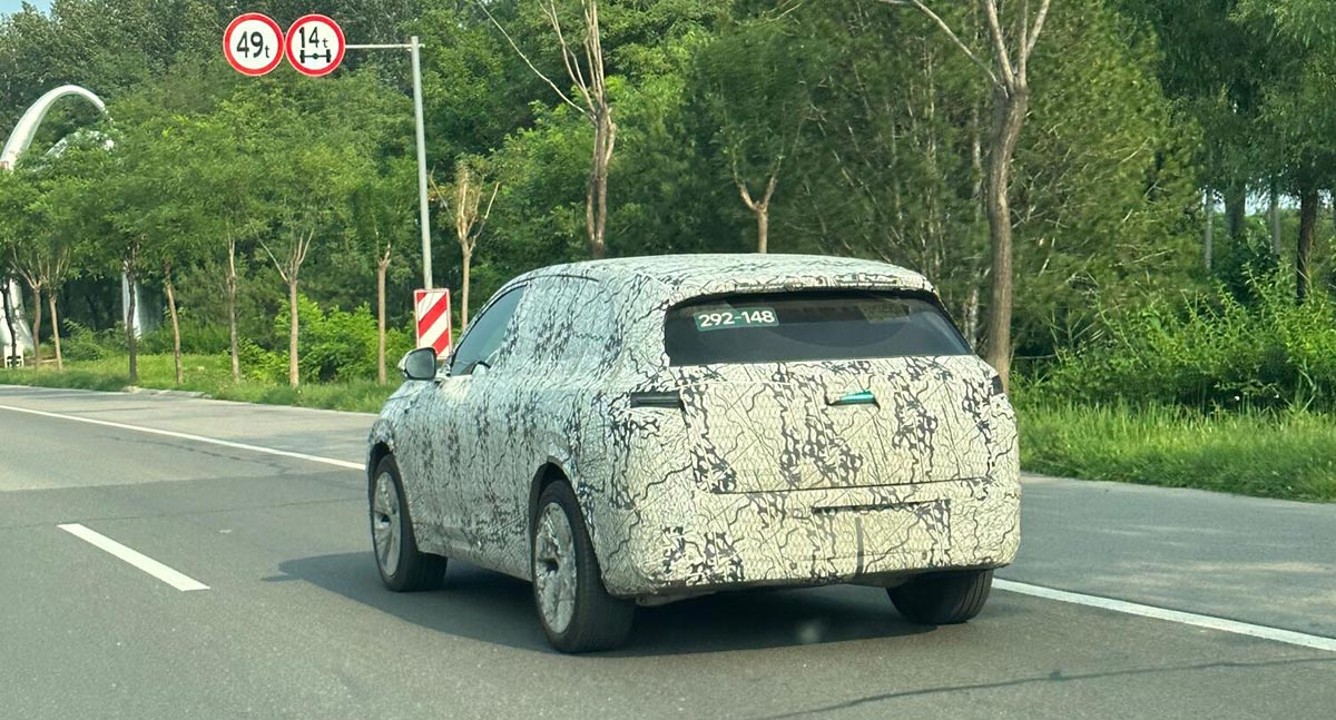 Li Auto's Li L6 Captured in Spy Shots During On-Road Testing - Car News - 2