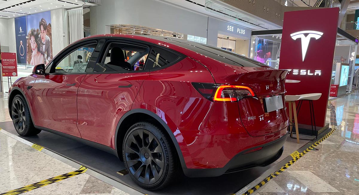 Tesla Slashes Model Y Prices in China and Introduces Insurance Subsidy for Model 3 - Car News - 1