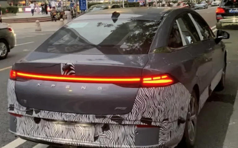 New Spy Photos of the Xpeng P5 Revealed with LiDAR Removed - Car News - 3