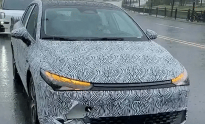 New Spy Photos of the Xpeng P5 Revealed with LiDAR Removed - Car News - 4