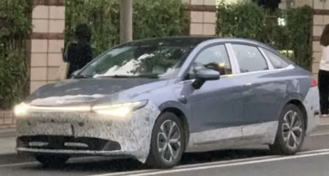 New Spy Photos of the Xpeng P5 Revealed with LiDAR Removed - Car News - 2