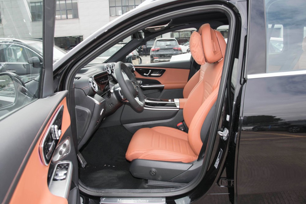 Mercedes-Benz GLC 300 L Interior