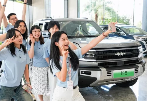 BYD Continues Rapid Growth with Over 10,000 Fresh Graduates Joining, Focusing on R&D