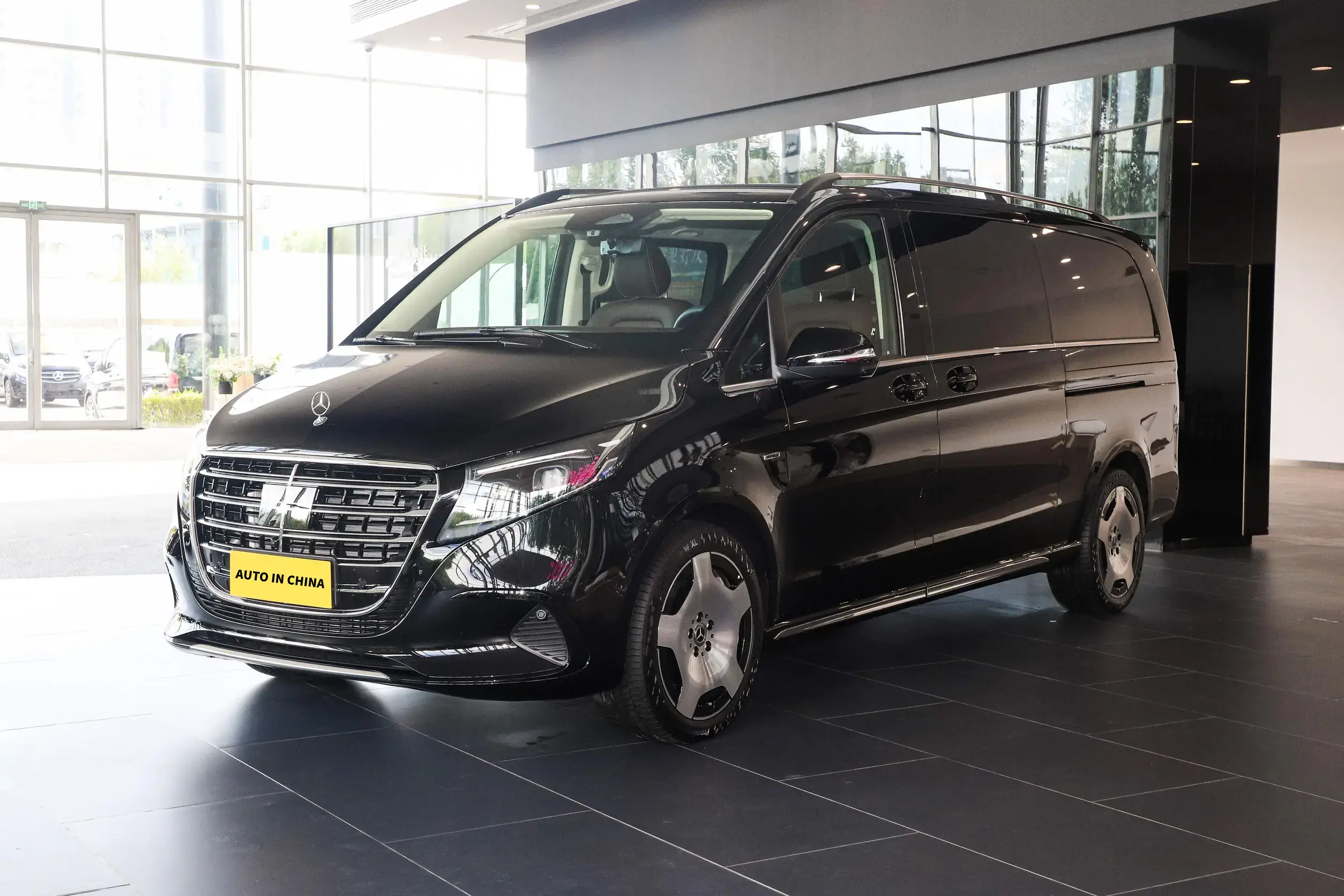 Mercedes-Benz V-Class Pre-Sale Begins: Four Configurations with Announced Price Range - News - 1