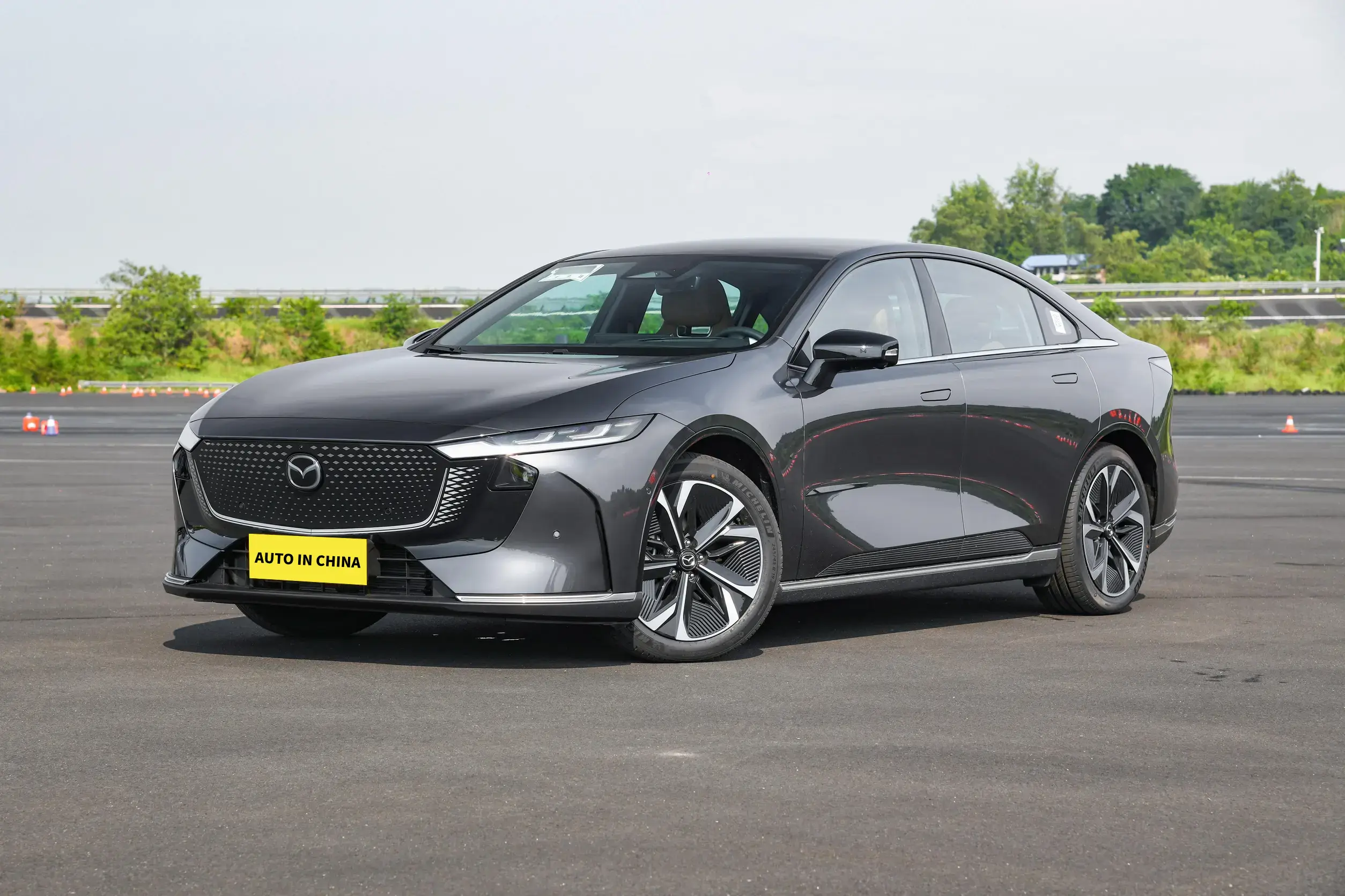 Mazda EZ-6: Mid-Size Sedan with Pure Electric and Extended-Range Options Launches from ¥139,800 - Car News - 1