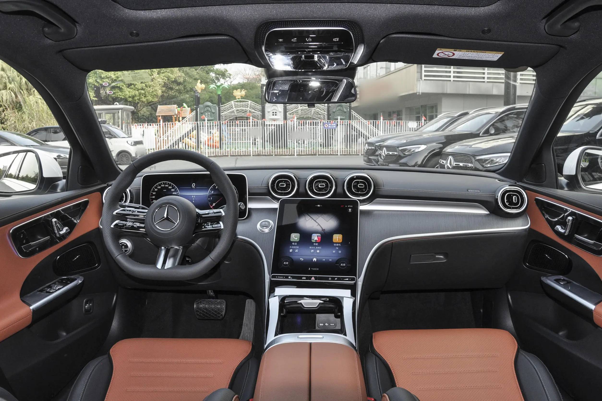 Mercedes-Benz C200 L Interior